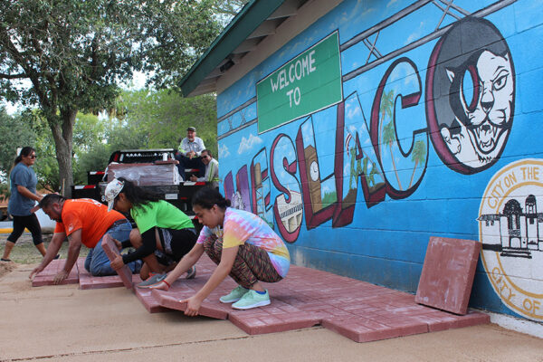 Weslaco High School Students Improve Gibson Park And Win Keep Texas Beautiful Award